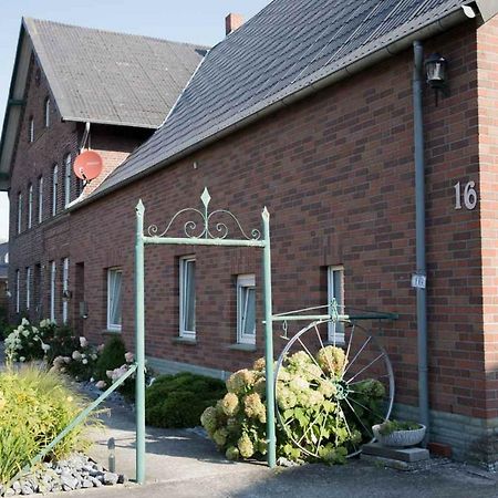 Laendlich Zentrale Ferienwohnung Lippetal Buitenkant foto